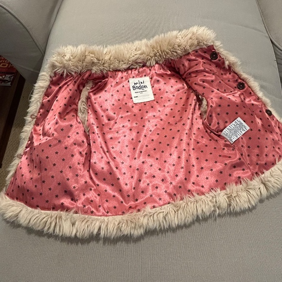 Mini Boden Cream Faux Fur Vest Toddler Girl 2/3 - Picture 3 of 13